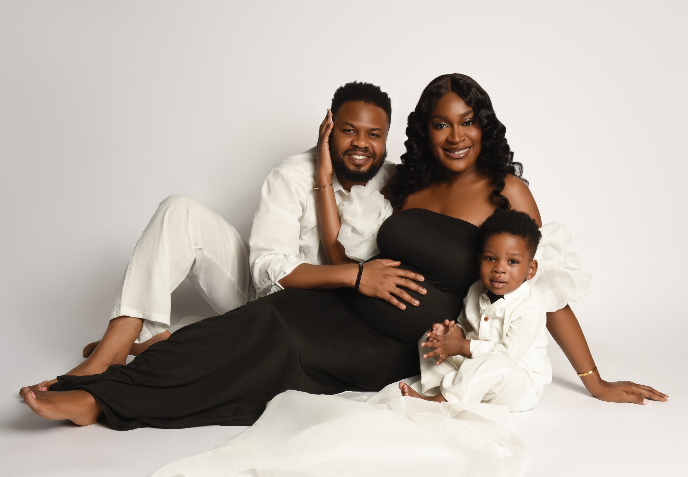 Family maternity portrait in black and white outfits